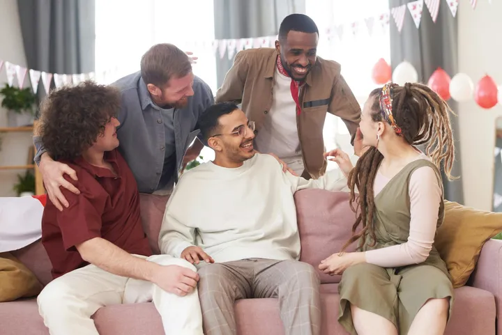 Близкие люди общаются друг с другом