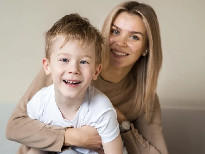 Мама и сын общаются